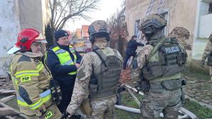 [VIDEO] Działania jaworskich funkcjonariuszy, wrocławskich kontrterrorystów i policyjnego negocjatora przy pożarze w Skale