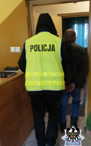 Wałbrzyscy policjanci zatrzymali mężczyznę, który podpalił 40 ton makulatury