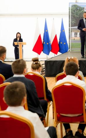 [VIDEO] Premier: oby już nigdy żadna pandemia nie zakłócała normalnego toku funkcjonowania szkoły