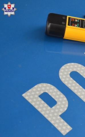 Byli w rowie, poprosili policjantów o pomoc