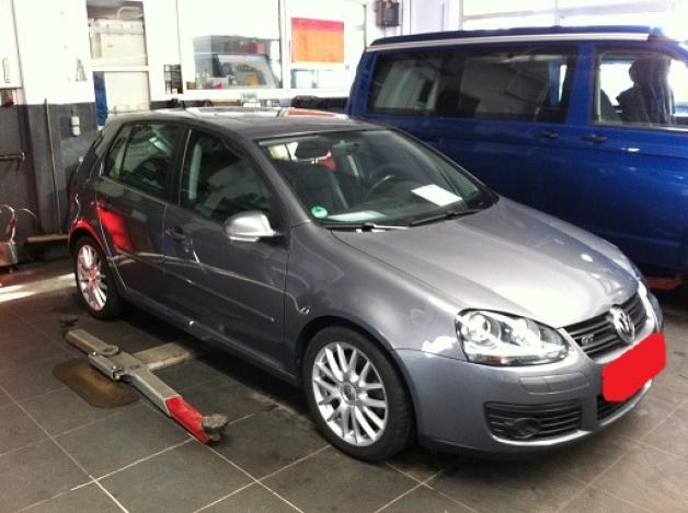 W Bełchatowie skradziono Volkswagena. Ludzie Rutkowskiego w akcji!