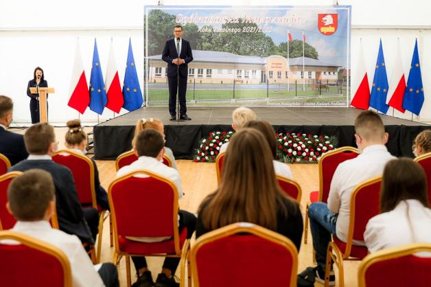 [VIDEO] Premier: oby już nigdy żadna pandemia nie zakłócała normalnego toku funkcjonowania szkoły